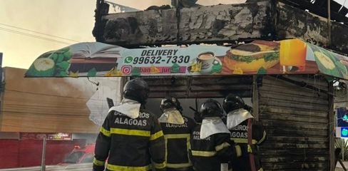 “Perdemos nosso espaço”, diz proprietário de banca destruída por incêndio em Arapiraca