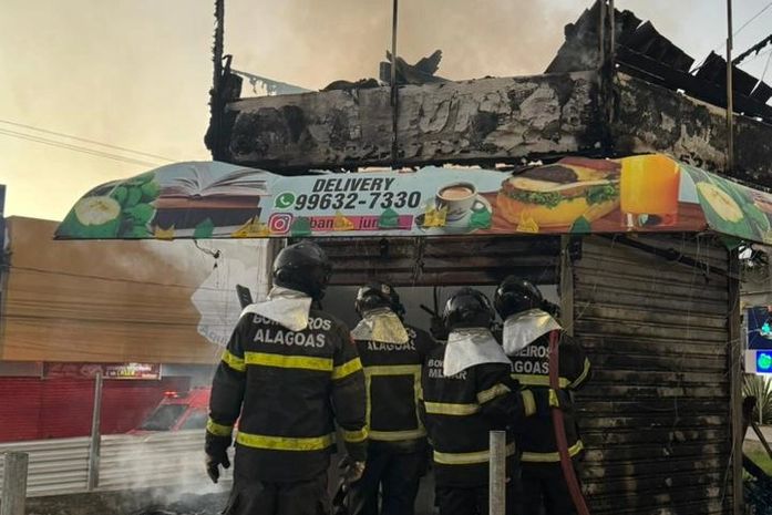 “Perdemos nosso espaço”, diz proprietário de banca destruída por incêndio em Arapiraca