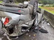 Ex-técnico da Seleção Brasileira, Dunga, e a esposa ficam feridos em acidente de carro