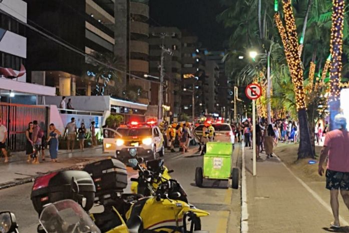 Turista é detido após agredir esposa na orla da Ponta Verde, provocando tumulto em meio a show ao vivo