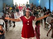 O brilho nos olhos da criançada: A corrente de solidariedade liderada por uma filha de pescador