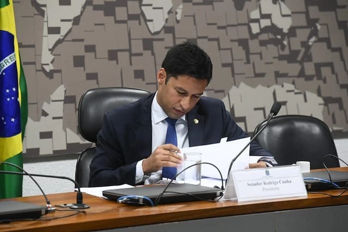 Senado aprova emenda de Rodrigo Cunha que proíbe aumento de preço dos planos de saúde na pandemia