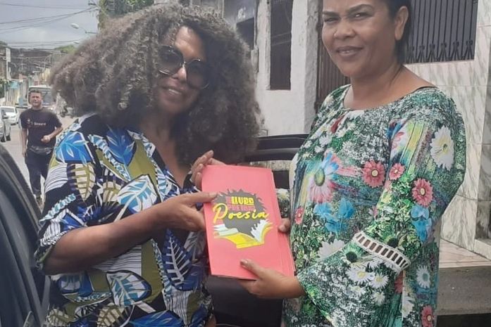 Com o dinheiro do prêmio,que meu filho ganhou, vou construir seu túmulo- disse a mãe do poeta