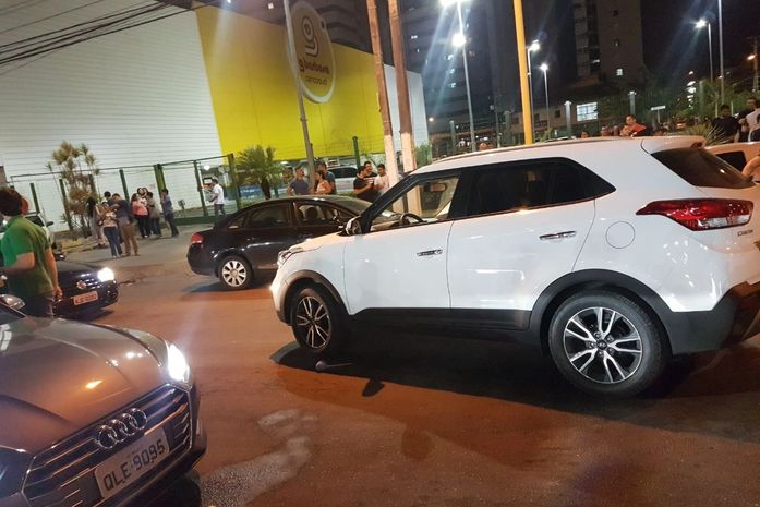 Quadrilha de assalto a bancos troca tiros com a polícia no bairro da Jatiúca