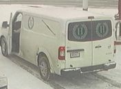 Carro funerário é roubado com corpo dentro em posto de gasolina 