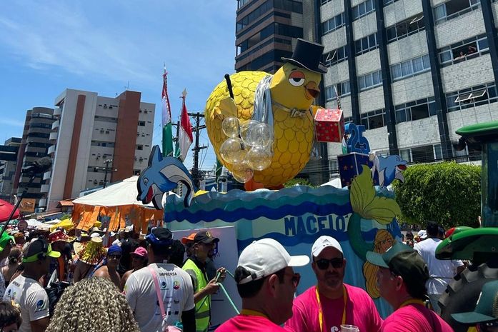 Pinto da Madrugada arrasta mais de 400 mil foliões, na orla de Maceió; veja fotos