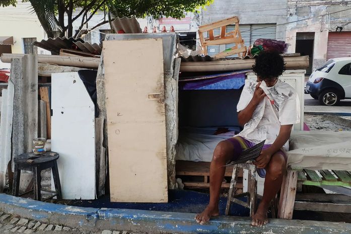 “Racismo não sei o que é, mas, HIV, sífilis e gastrite, sei muito bem.”- afirmou Dione, mãe de 5 filhos