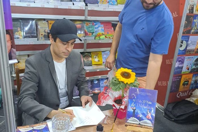 Alagoano Melquisedeque Carlos lança, como coautor, “A vida é feita de melodias”, durante 40ª Bienal do Livro do RJ