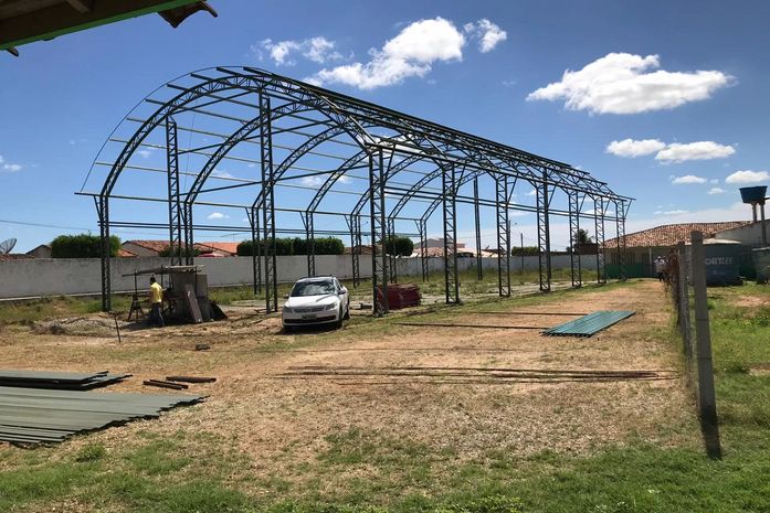 Prefeita Santana Mariano retoma obras da quadra coberta do Colégio Municipal Arnaldo Alves