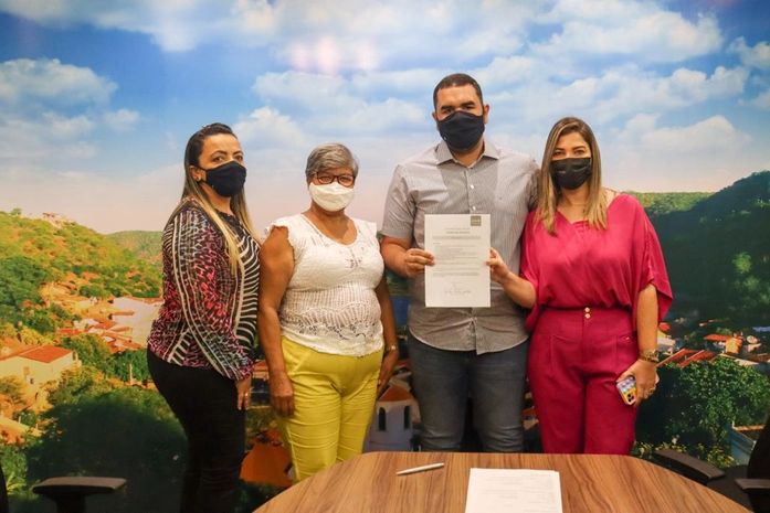 Prefeito Tiago Freitas assina Termo de Adesão ao Selo Unicef 