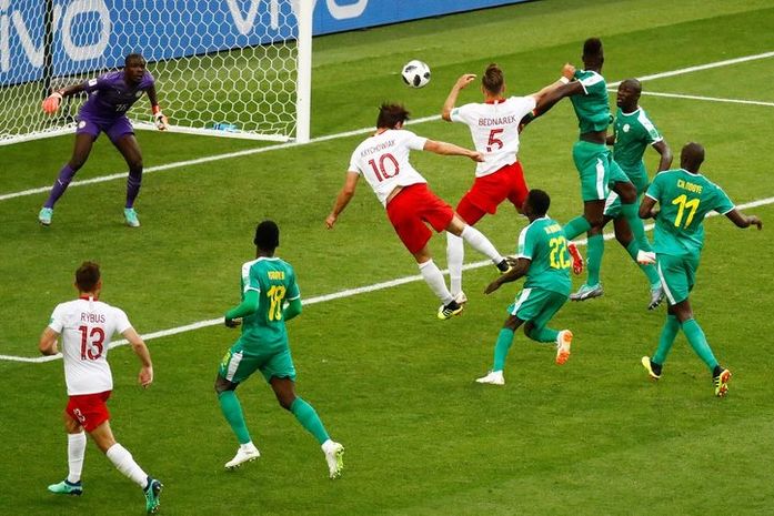 Krychowiak marca o único gol da Polônia na derrota para o Senegal