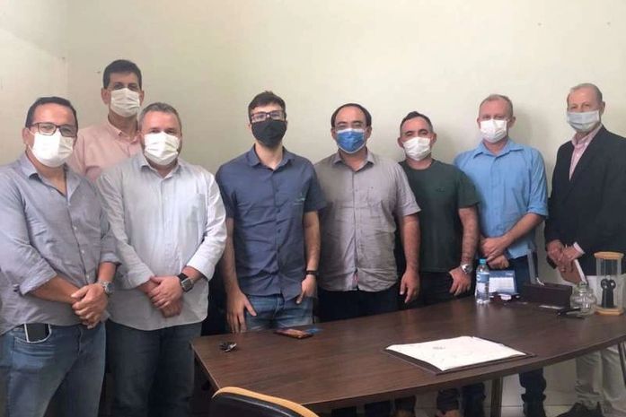 Junqueiro discute implantação de avançado serviço de tratamento de esgoto sanitário