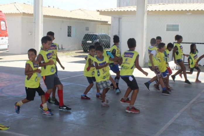 O objetivo do projeto é democratizar a prática esportiva e integrar crianças e adolescentes de baixa renda e vulnerabilidade social