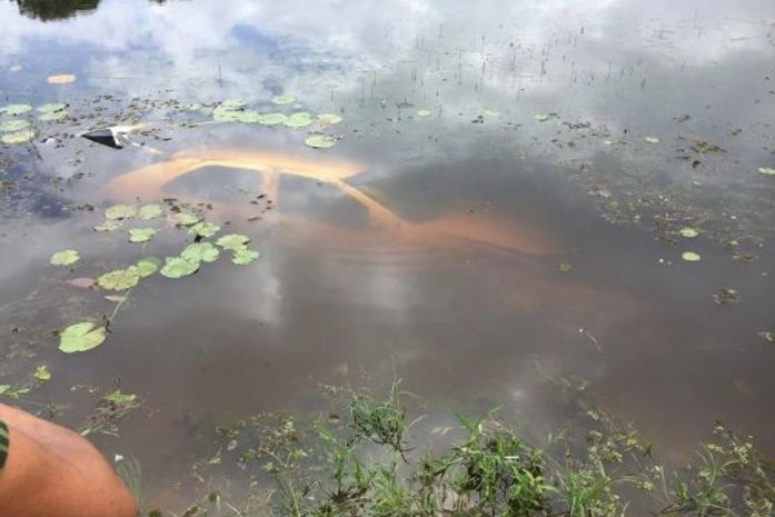 Veículo sem controle atropela pedestre e cai dentro de barragem em Campo Alegre