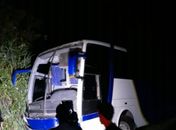 Veículo transportava aproximadamente 30 passageiros e ninguém se feriu.