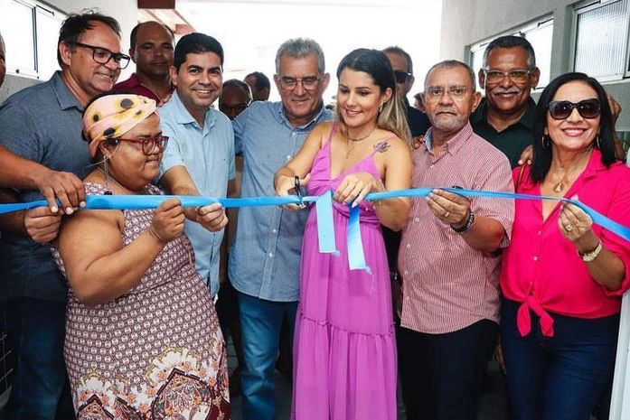 Prefeito Jorge Dantas e seu vice Dr. Eraldinho e comitiva inaugurando obras