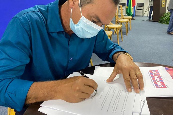 Prefeitura de Anadia firma convênio de água e esgotamento sanitário com o Governo do Estado