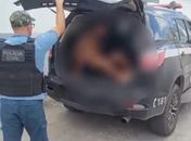 Vídeo: foragido de organização criminosa em PE é preso em quarto de motel, em Maceió
