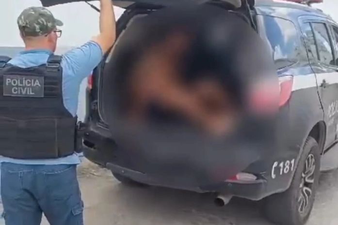 Vídeo: foragido de organização criminosa em PE é preso em quarto de motel, em Maceió