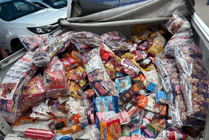 Vigilância Sanitária apreende 250 kg de alimentos vencidos e impróprios em feira da Levada