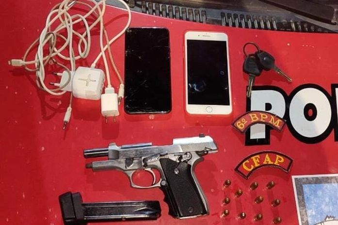 Policiais militares apreendem três armas, munições e veículos
