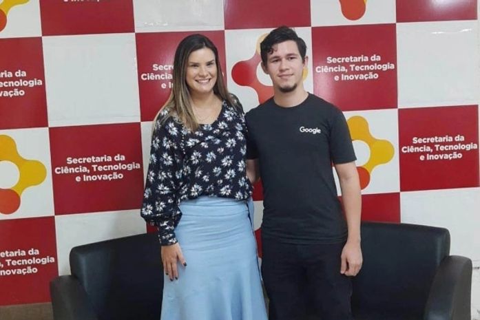 Secretária da Ciência, da Tecnologia e da Inovação (Secti), Cecília Rocha, garantiu apoio para que o estudante prossiga em seus projetos.