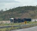Tombamento de carreta interdita trecho da BR-101 e provoca fila de veículos em Junqueiro