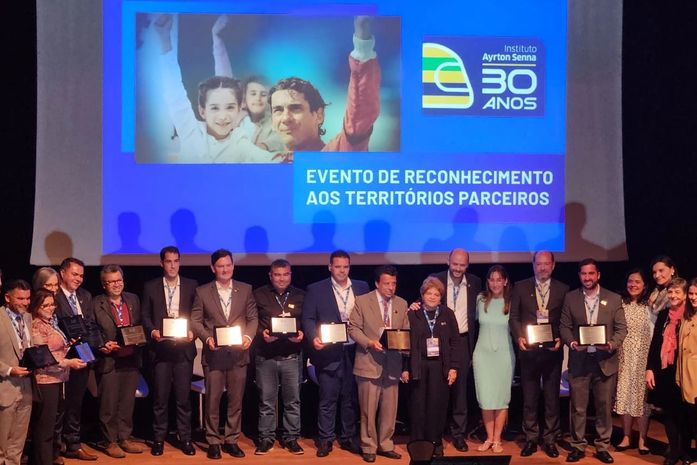 Instituto Ayrton Senna homenageia Secretaria de Educação de Maceió por parcerias e projetos