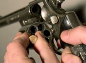 Durante final de semana com amigos, jovem morre com tiro na cabeça ao brincar de roleta russa 