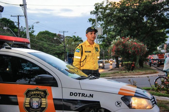 Agentes de trânsito vão orientar motoristas.