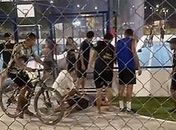 Homem morre após ser baleado em quadra esportiva no Benedito Bentes; outra pessoa ficou ferida