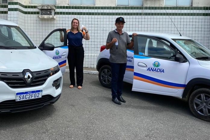 Prefeitura de Anadia entrega dois novos veículos para a Secretaria de Saúde