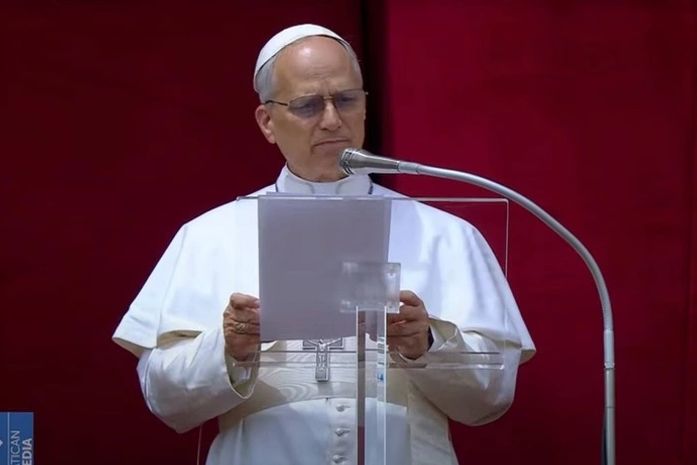 Papa Leão XIV faz apelo por paz mundial em primeira oração no Vaticano
