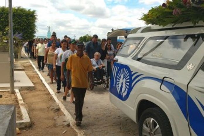 Corpo de Mariana Torres é sepultado sob forte comoção na cidade de Arapiraca