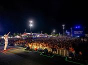 Multidão lota Jaraguá na abertura do Verão Massayó