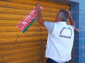 Após constatar procedimentos indevidos, Vigilância Sanitária interdita farmácias na parte alta da capital