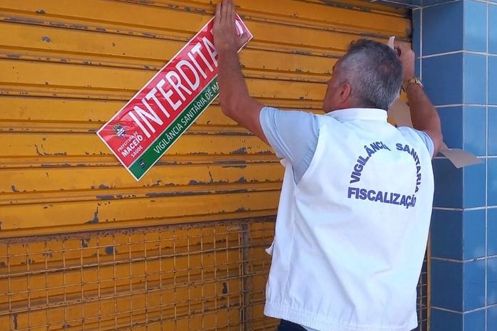 Após constatar procedimentos indevidos, Vigilância Sanitária interdita farmácias na parte alta da capital