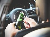 Homem é preso em flagrante por embriaguez ao volante após acidente entre carro e moto no Centro de Maceió