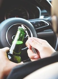 Homem é preso em flagrante por embriaguez ao volante após acidente entre carro e moto no Centro de Maceió