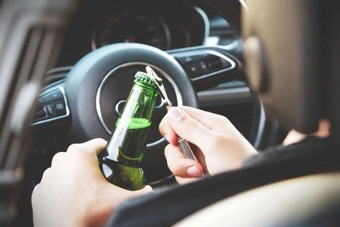 Homem é preso em flagrante por embriaguez ao volante após acidente entre carro e moto no Centro de Maceió