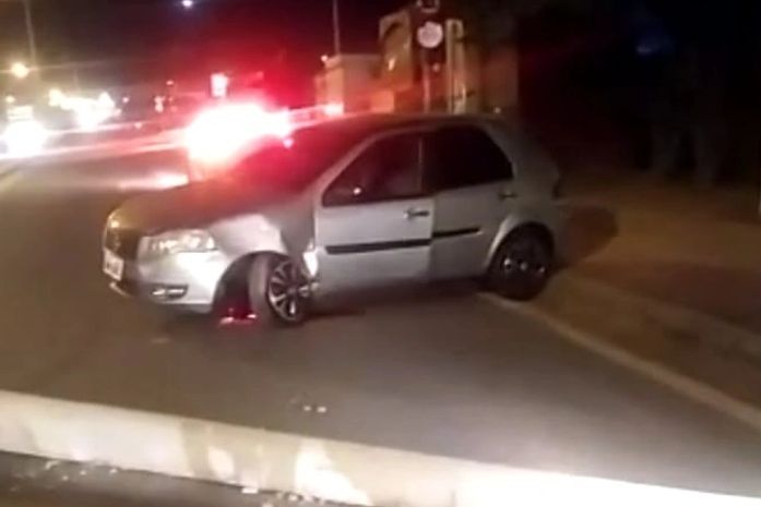 Veículo derrubou poste na parte alta de Maceió.