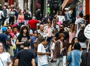 Renda de pessoas negras equivale a 58% da de brancas, mostra estudo