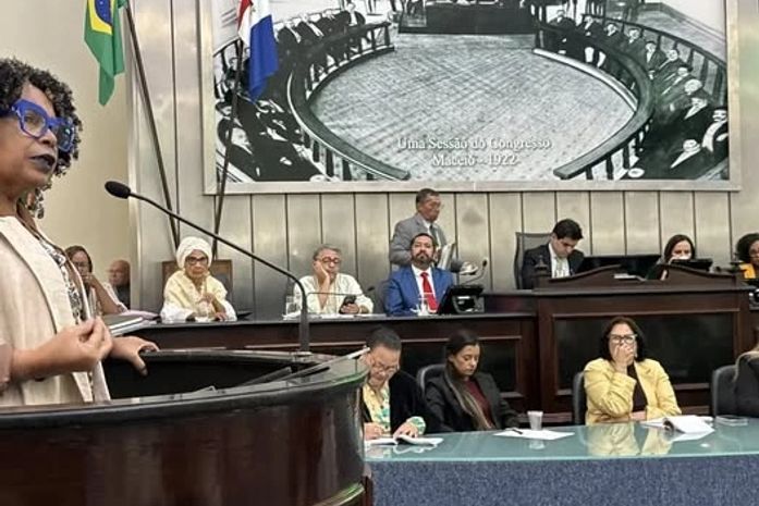 Esta ativista, Arísia Barros, cobra providências ao Secretário Estadual de Direitos Humanos, sobre irregularidades na gestão do CONEPIR