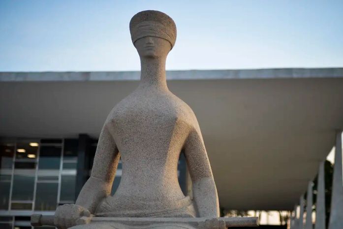 STF determina fim de aposentadoria compulsória para juízes condenados