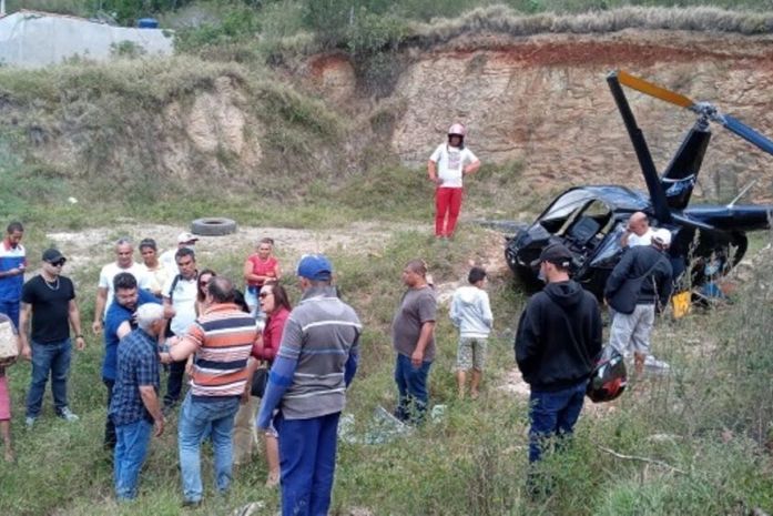 Helicóptero que transportava políticos cai na Bahia