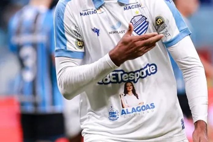 Justiça determina que CSA retire marca da Fatal Model dos uniformes e condena clube a pagar R$ 100 mil por danos morais coletivos