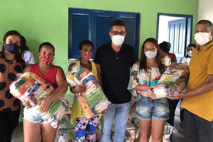 602 famílias da zona rural de Branquinha são contempladas com nova entrega de cestas básicas