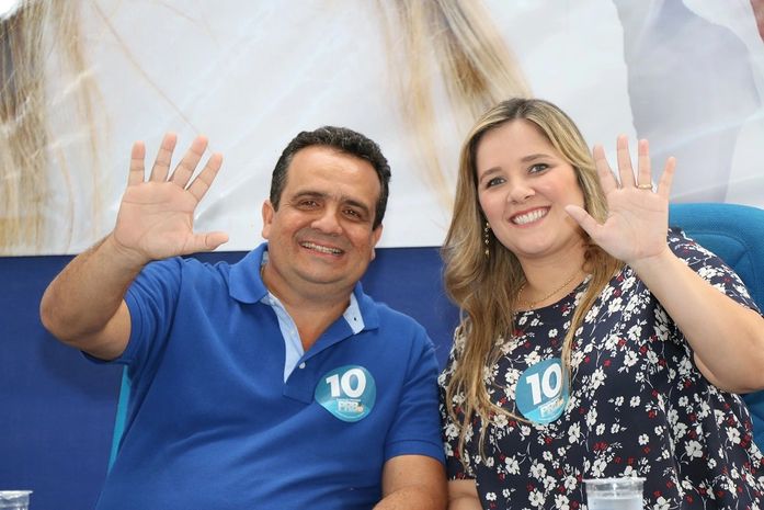 André Palmeira (PSDB) e Jeannyne Beltrão (PRB)