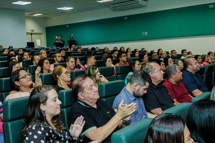 Prefeito Marcelo Beltrão participa da cerimônia de posse dos novos gestores escolares