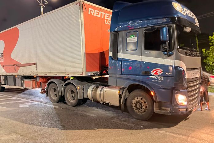 Acidente deixa trânsito lento ao lado do Parque Shopping, em Maceió